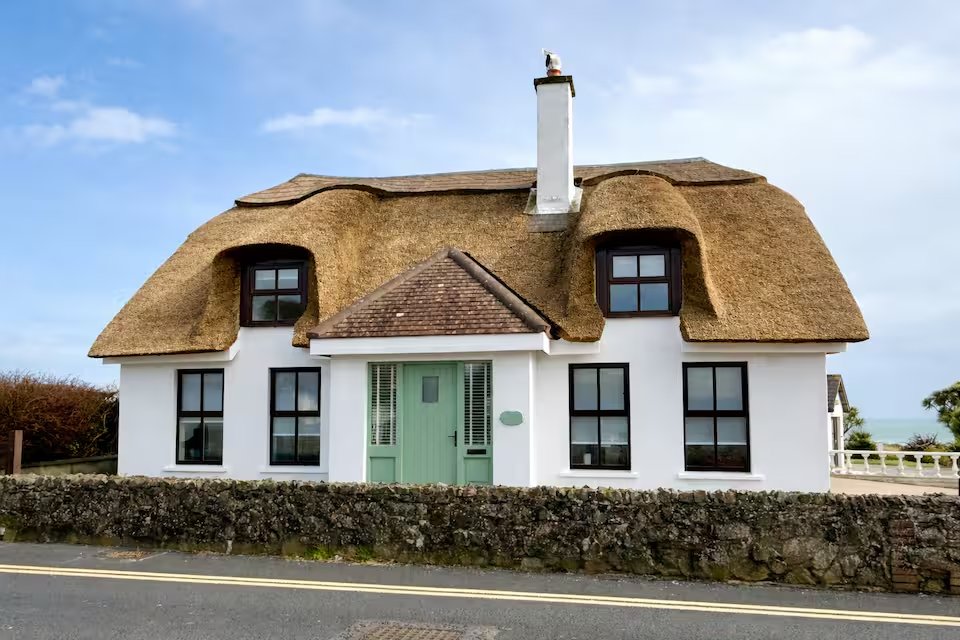 Tigin Mara thatched cottage exterior